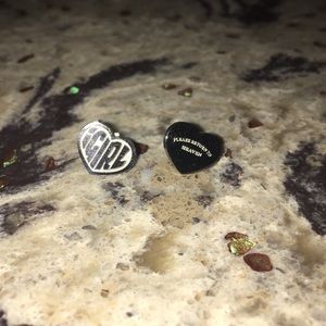 Igirl stud earrings